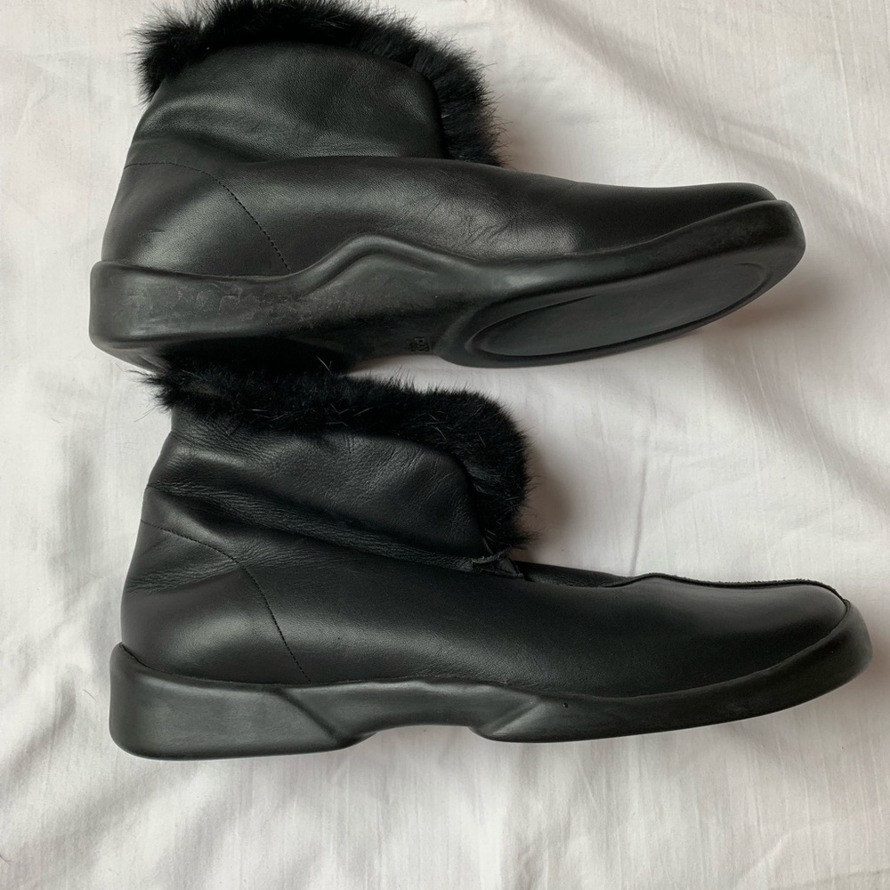 DKNY fur line, short black leather boots, size 5.5 - Picture 2 of 6